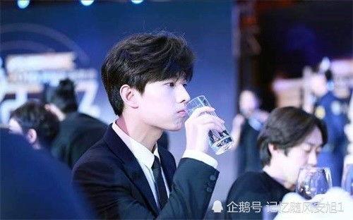 吃瓜爆料王俊凯和杨洋,吃瓜群众热议娱乐圈新动态”