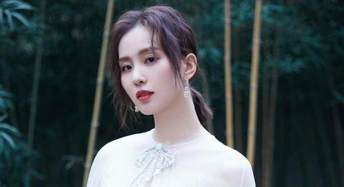 吃瓜爆料刘诗诗鞠婧祎,娱乐圈的瓜田，明星们的甜蜜与苦涩